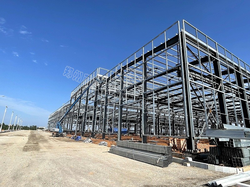 蔚蓝钢构百科：钢结构厂房工程施工的详细步骤
